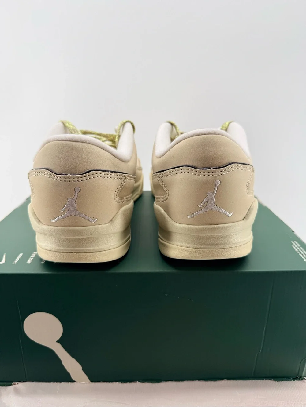 Jordan Flight Court size 12M Legend Sail